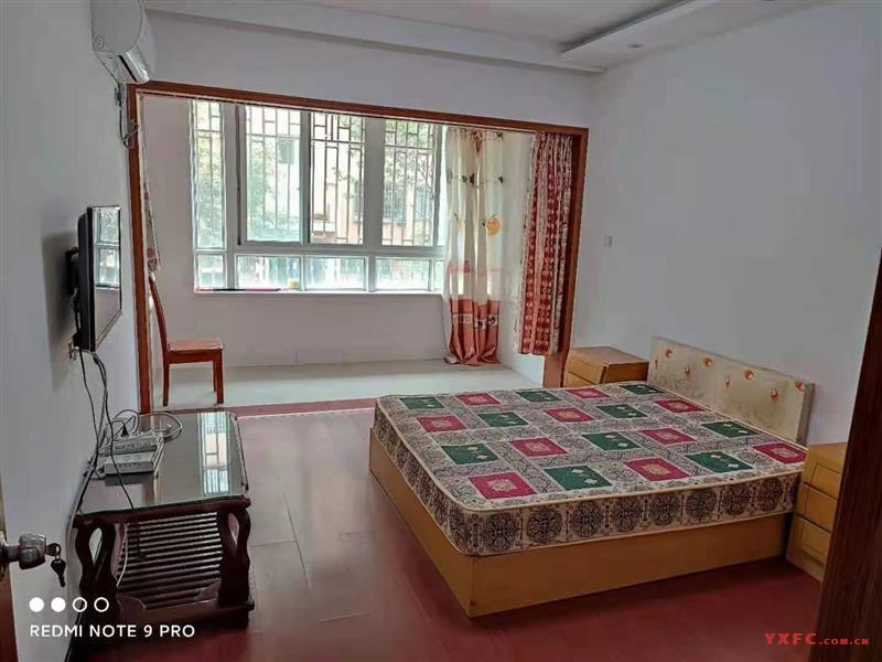 东郊花园二期简装2房/2厅/1卫朝南好房2000元/月