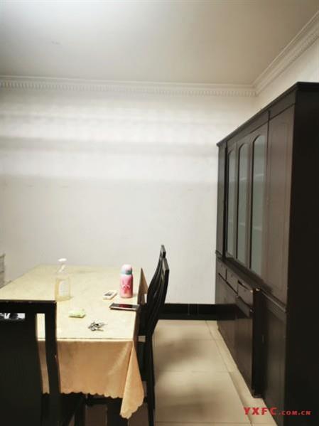 新城公寓简装2房/2厅/1卫朝南好房1900元/月