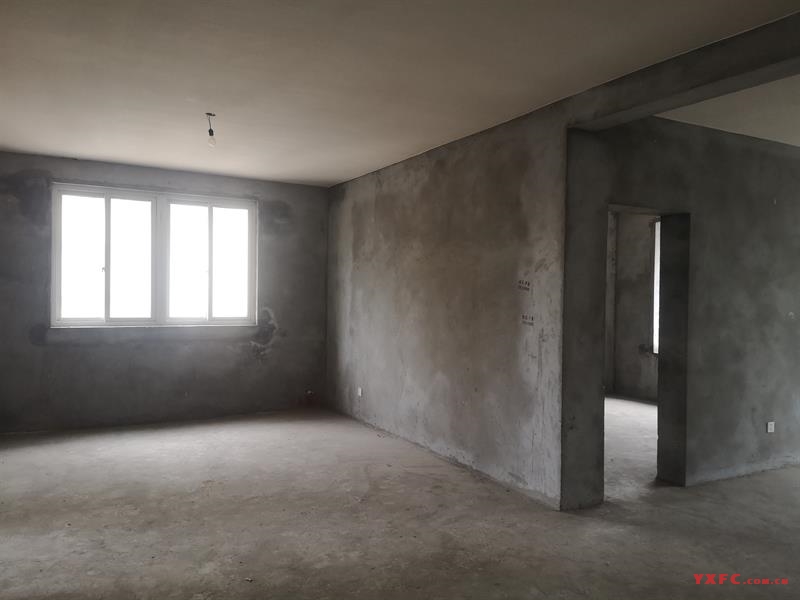 东郊一期毛坯3室出租