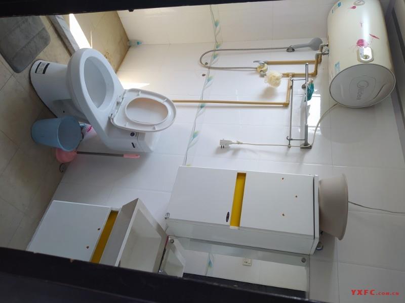 东山三村简装1房/1厅/1卫朝南好房1000元/月