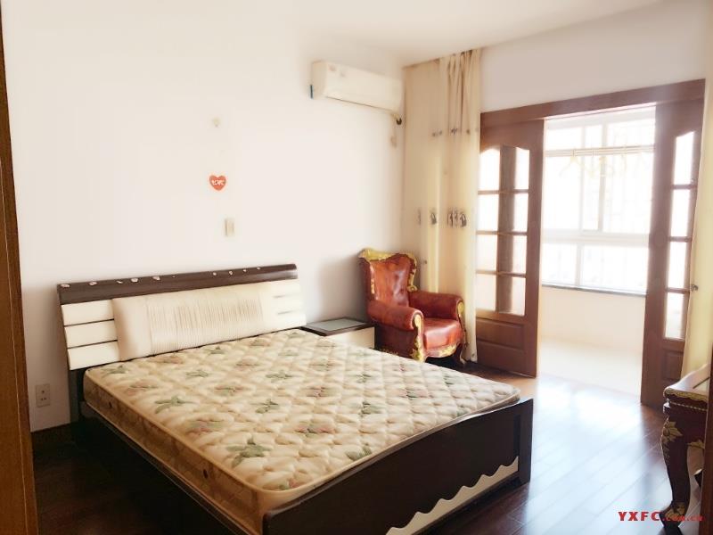 岳堤苑二期精装4房/2厅/2卫朝南好房3000元/月