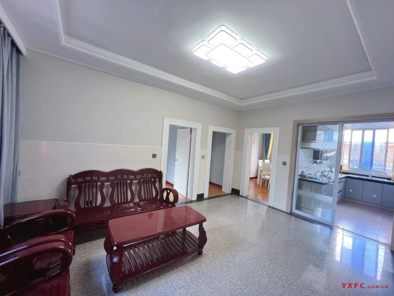 城南新村精装3房/1厅/1卫朝南好房2500元/月