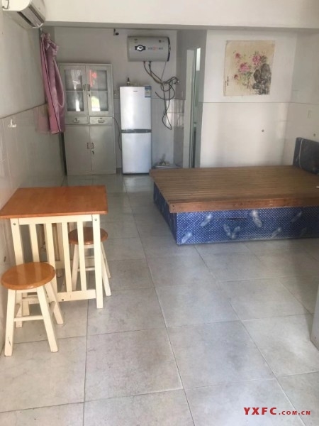 丝绸花园简装1房/1厅/1卫朝南好房650元/月