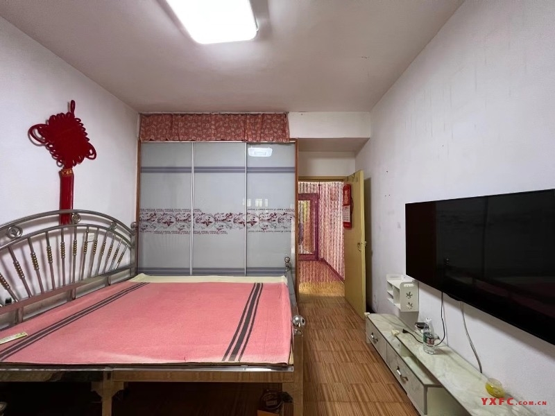 碓坊新村简装1房/1厅/1卫朝南好房1600元/月