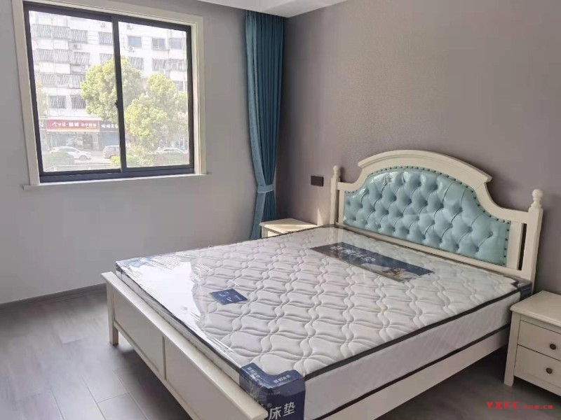 王府新村3.5楼95平方精装3*2设施全库25平方113万