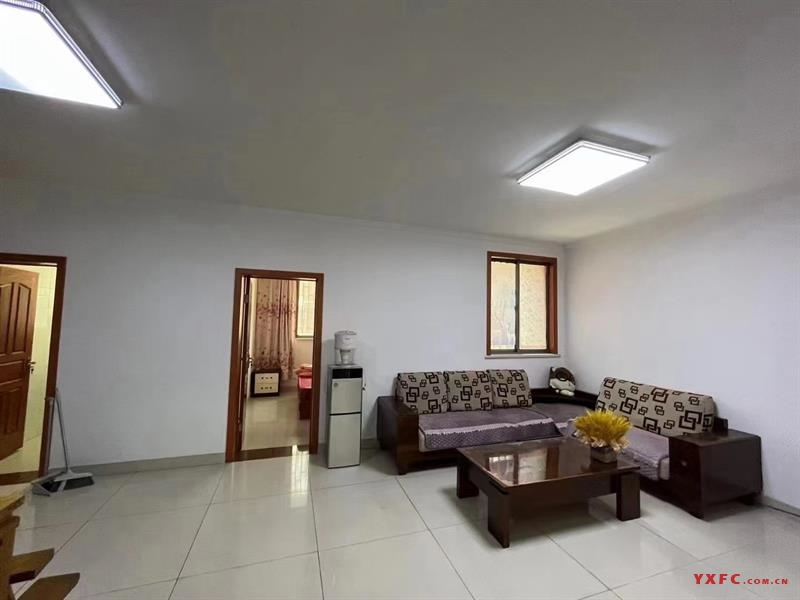 潢潼花园精装好房3房/2厅/1卫朝南128平米2000元/月