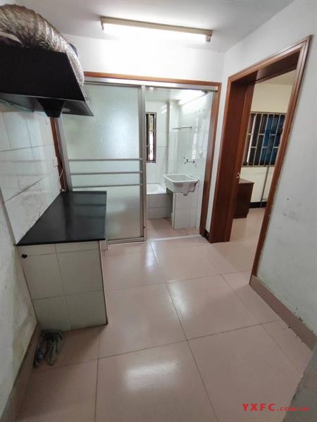 上海新苑毛坯好房1房/1卫朝南30平米600元/月