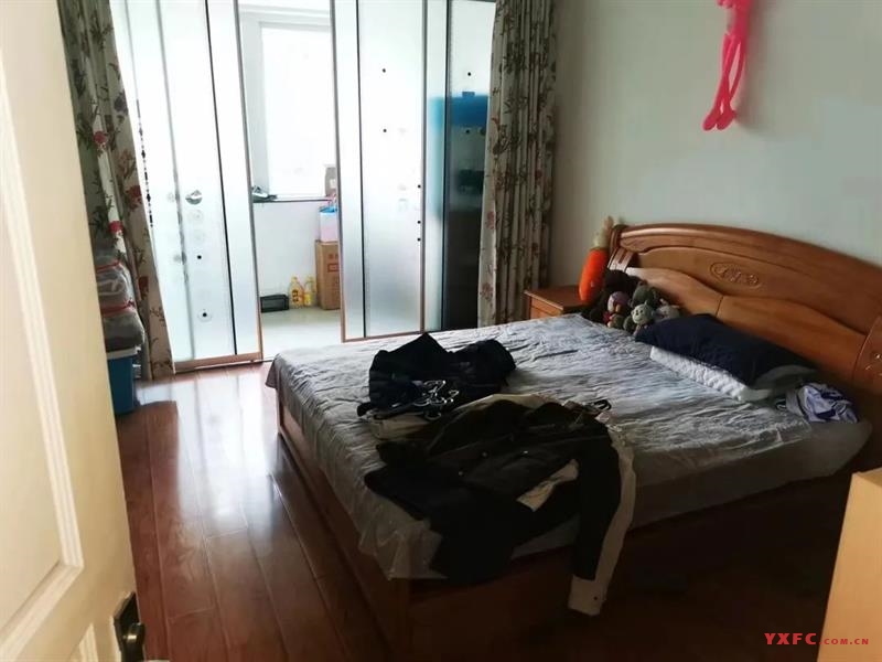 常胜新村2楼2室2厅，现代高档装修，设施齐全，年租金22000元，看房方便有钥匙