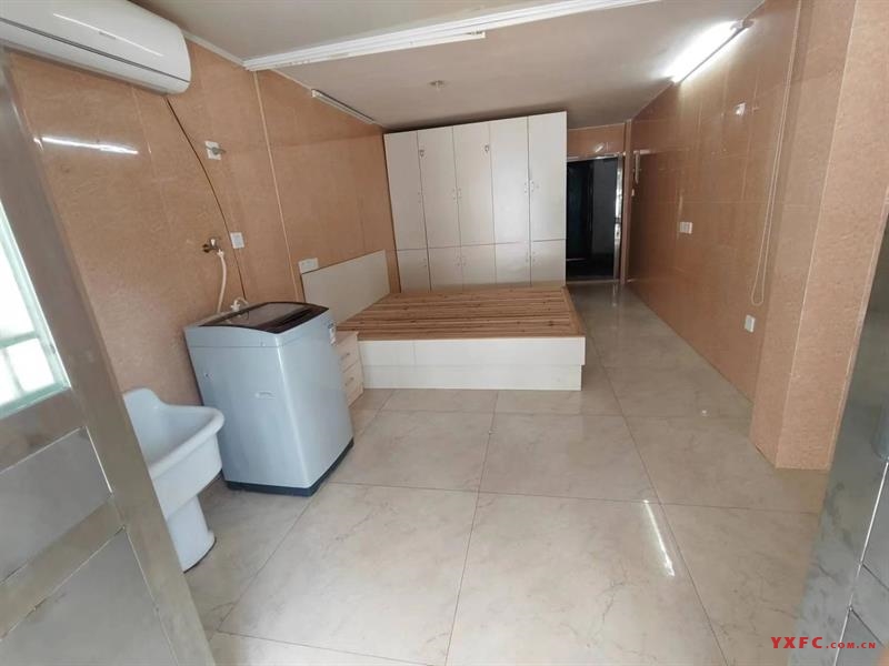 乐祺佳苑，北隔壁，朝南汽车库，36平方，1室1卫1厨，厨卫分开，精致装修，空调