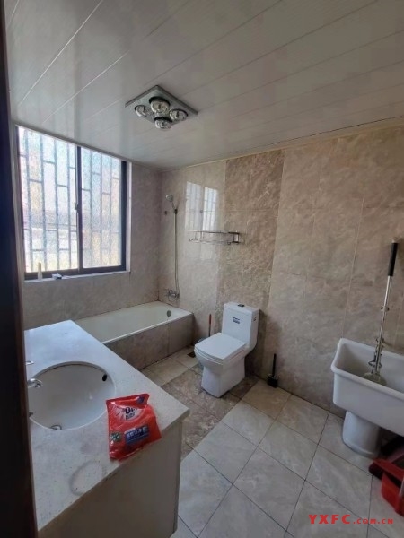 金色年华简装好房2房/2厅/1卫朝南111.7平米2000元/月