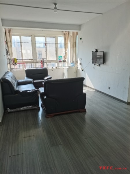 东郊花园B区简装好房2房/2厅/1卫朝南121平米1500元/月