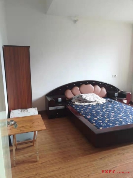 东郊花园B区简装好房2房/2厅/1卫朝南120平米1100元/月