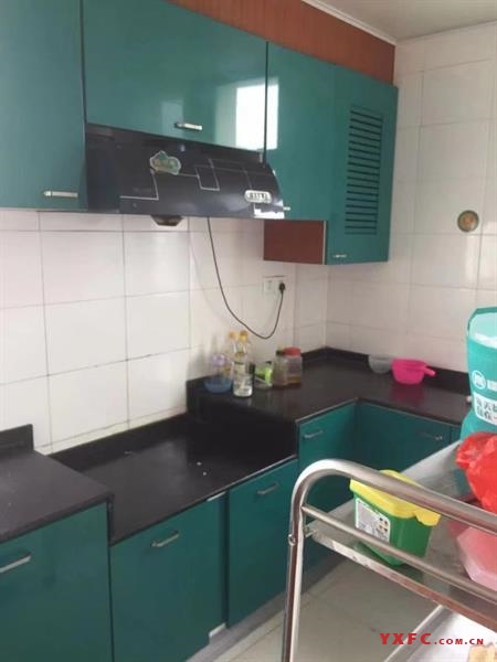 39004交机综合楼（东虹红绿灯）4楼，两室一厅一卫，空调，冰箱，洗衣机床，热水