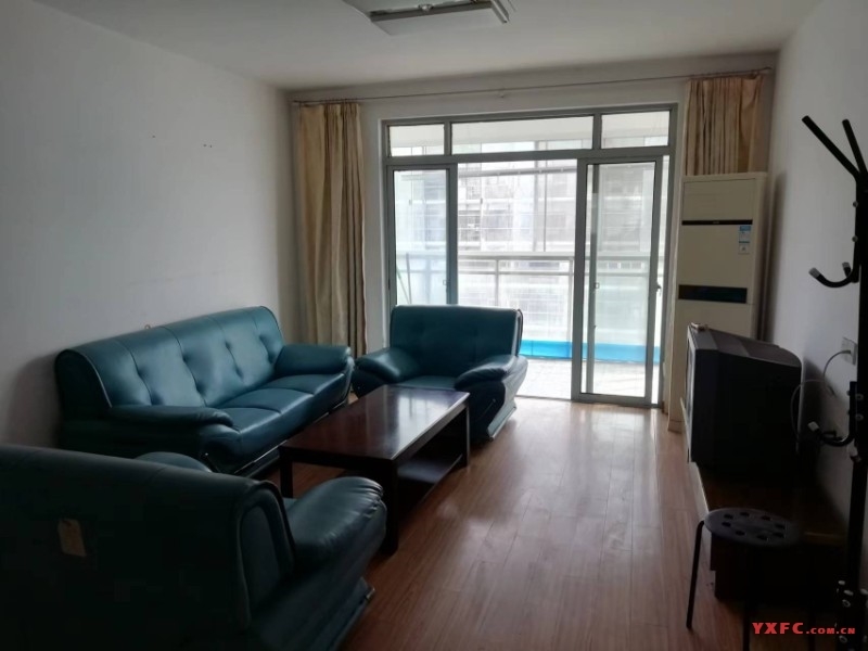 新天地花园简装好房3房/2厅/1卫朝南130平米2000元/月