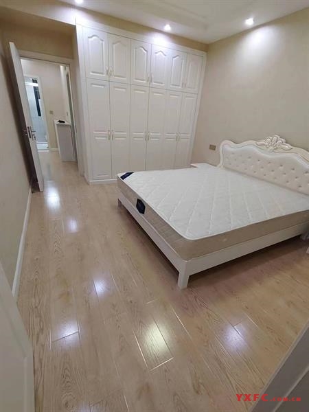 荆溪新村，4楼，50平方，1室1厅1厨1卫，精致装修，空调，热水器，管道燃气，拎