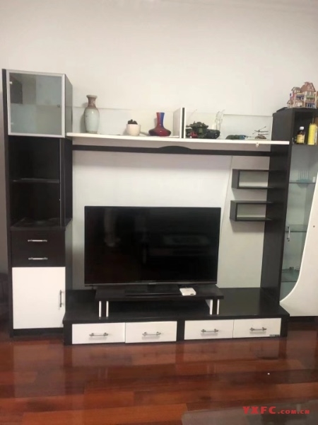 最新租房：家和花园多层4楼3室2厅1卫，四只空调，冰箱，洗衣机等设施一应俱全，有