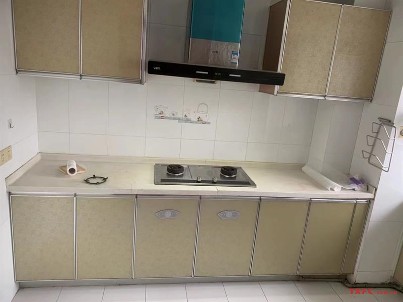 谢桥花园精装好房4房/2厅/3卫朝南150平米2300元/月