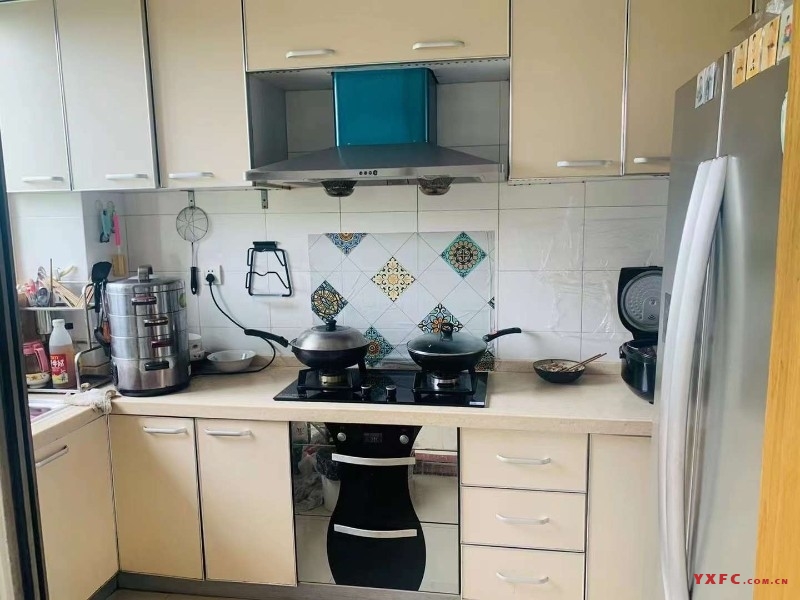 上海新苑简装好房3房/2厅/1卫朝南100平米2500元/月