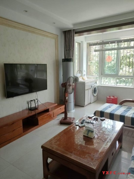 东郊花园B区简装好房2房/2厅/1卫朝南80平米2300元/月