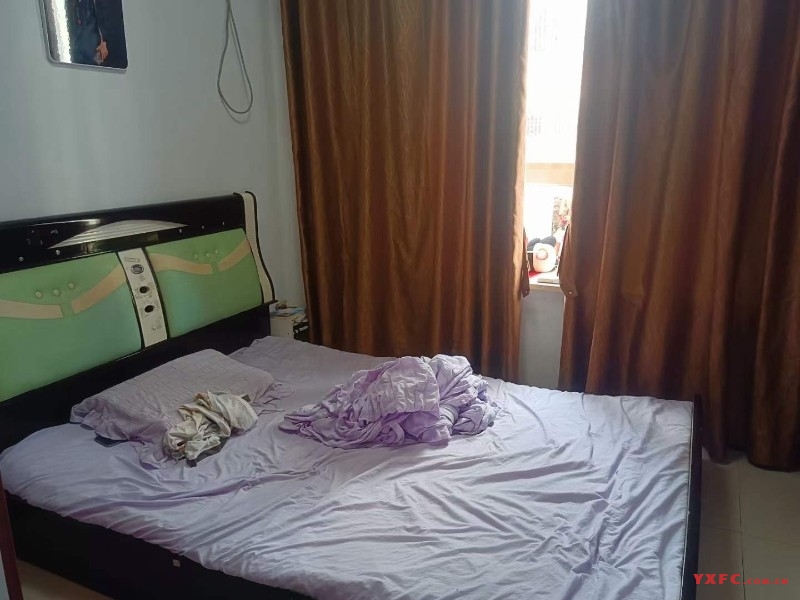 西花园一村简装好房3房/2厅/1卫朝南100平米2100元/月