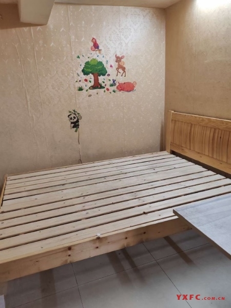 临溪花园简装好房1房/1厅/1卫朝南30平米500元/月