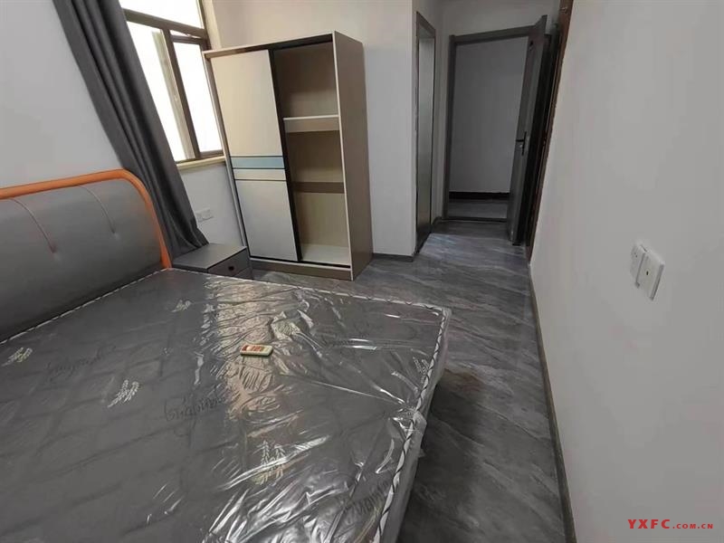 上海新苑，公寓楼，2楼，35平方，1室1厅1卫1厨，精致现代装修，空调，热水器，