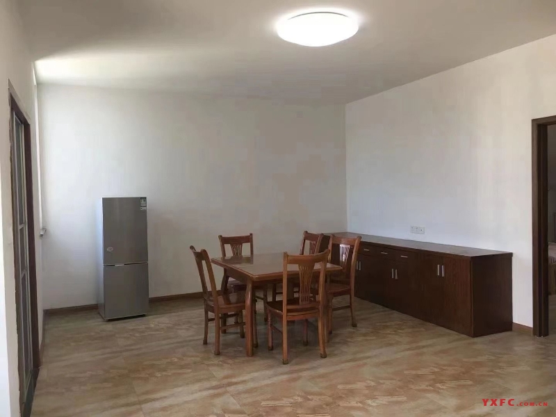 3970.龙背山庄东区6楼120平米设施齐全1600/月