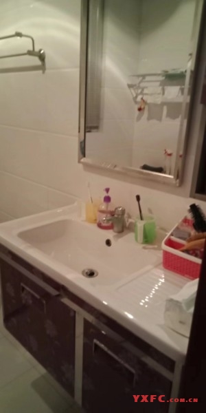 新源城市花园精装好房2房/2厅/1卫朝南96平米2000元/月