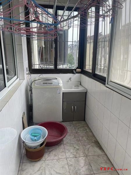 925001仓浜新村4楼高档装修3室一厅，管道煤气，租1700元一月