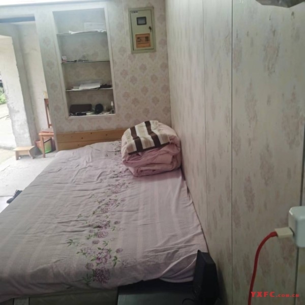 和兴佳苑南区简装好房1房/1卫朝北16平米400元/月