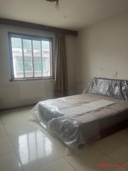 4235广汇民房3楼3室简装采光很好拎包入住15000/年