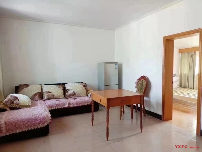 3905.文昌花园三期6楼90平米中装设施齐全1200/月