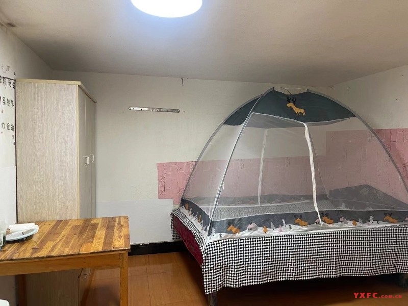 4256.柳溪苑朝南外车库25平米干净整洁设施全500/月