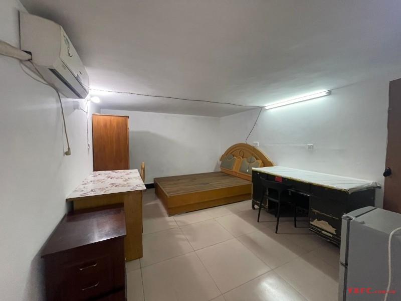 4287.柳溪苑朝南汽车库25平方简装基本设施全550/月