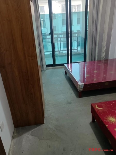 紫霞山庄简装好房2房/2厅/1卫朝南80平米1000元/月