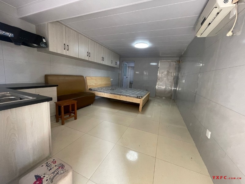 4340.柳溪苑朝南汽库30平米全新装修空热热水器床等700/月