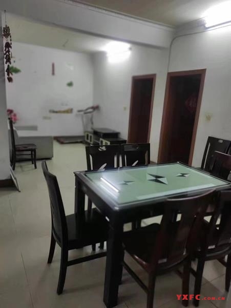 金三角蓝天大厦旁4楼非顶楼1380/月