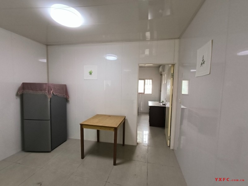 4956.柳溪苑朝南外车库40平方左右干净清爽设施齐全900/月