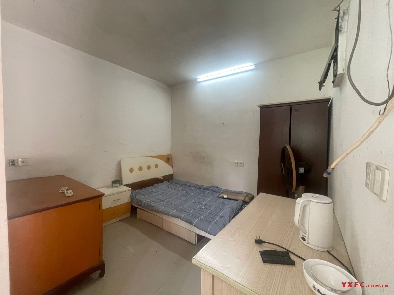 4976.新城花园朝南外车库26平米简装基本设施全500/月