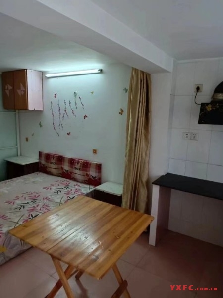 4341.新城苑朝南汽车库30平方简装空调热水器等设施650/月