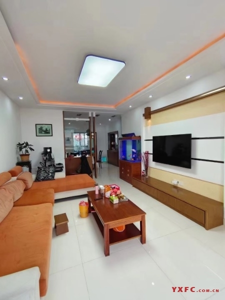 金城花园二期精装好房3房/2厅/2卫朝南138平米2200元/月