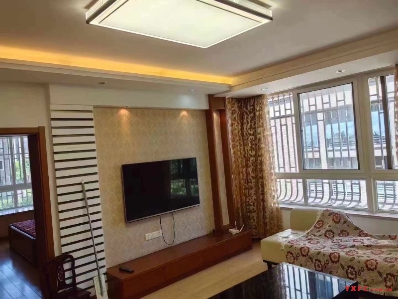 临溪花园精装好房2房/2厅/1卫朝南105平米2600元/月