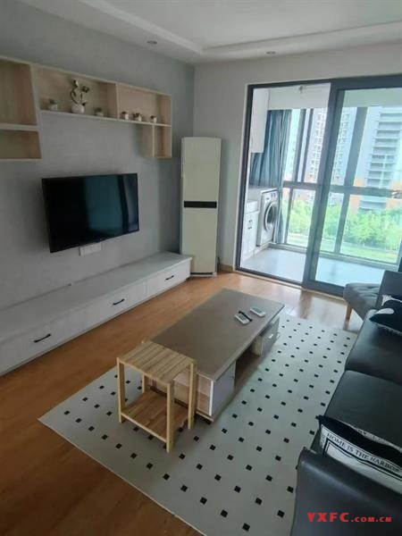 誉珑湖滨2期9楼出租.包物业费