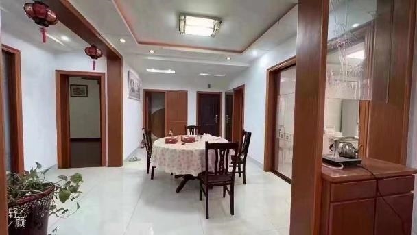 西花园一村2楼138平方3室2厅1卫，3房朝南