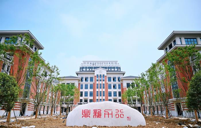 世纪学府 为您抢先一步 铺就孩子人生高起点